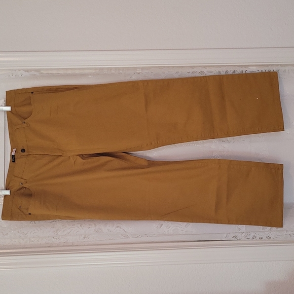 New Jeans - Picture 1 of 4